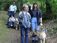 Description de photo: Rene, Carine, Marco et Ben sur le chemin