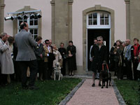 Description d'image: Un demonstration montre des avantages d'un chien guide d'aveugle