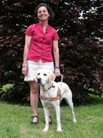 Photo: Jacquie Thill et la chienne guide Tornade