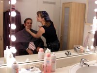 Photo: Roland Welter lors du maquillage