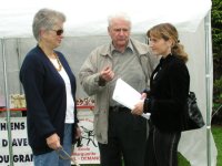 Foto: Christiane Ney und Jean-Paul Arnould im Gesprch mit der Journalistin