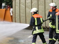 Foto: Zum Schluss wird der Wagen mit den herkmmlichen Methoden gelscht.