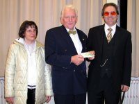 Photo: Remise de chèque: secrétaire Josiane Rommes, président de l'harmonie Armand Blasen et président Roland Welter