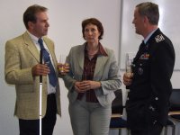 Photo: Roland Welter et Chantal Haas donnent des explications au Directeur Gnral Pierre Reuland. 