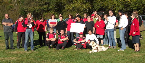 Photo de groupe lors de la remise de chque