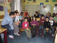 Foto: Die Kinder lauschen den Ausfhrungen