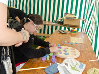 Foto: Spielerisch sollten die Kinder erfahren wir ein Blinder seine Umgebung erlebt.