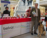 Bild: Unser Prsident Roland Welter vor unserem Informationsstand in der Galerie des Belval Plaza