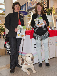 Photo: Josiane, Colette et Urak alias Peggy, Lotti und Patch prsente leur bande dessine.