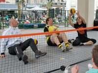 Demonstration von Sitzvolleyball