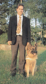 Bildbeschreibung: Vereinsprsident Roland Welter mit seiner Fhrhndin Orfee