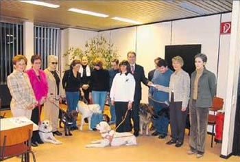 Foto: Gruppenbild bei der Scheckverleihung