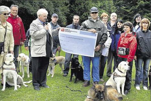 Foto: Scheckberreichung