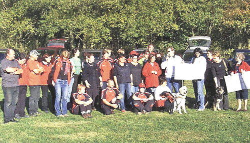 Foto: Gruppenbild bei der Scheckberreichung