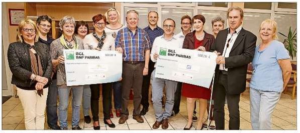 Gruppenfoto bei der Scheckberreichung